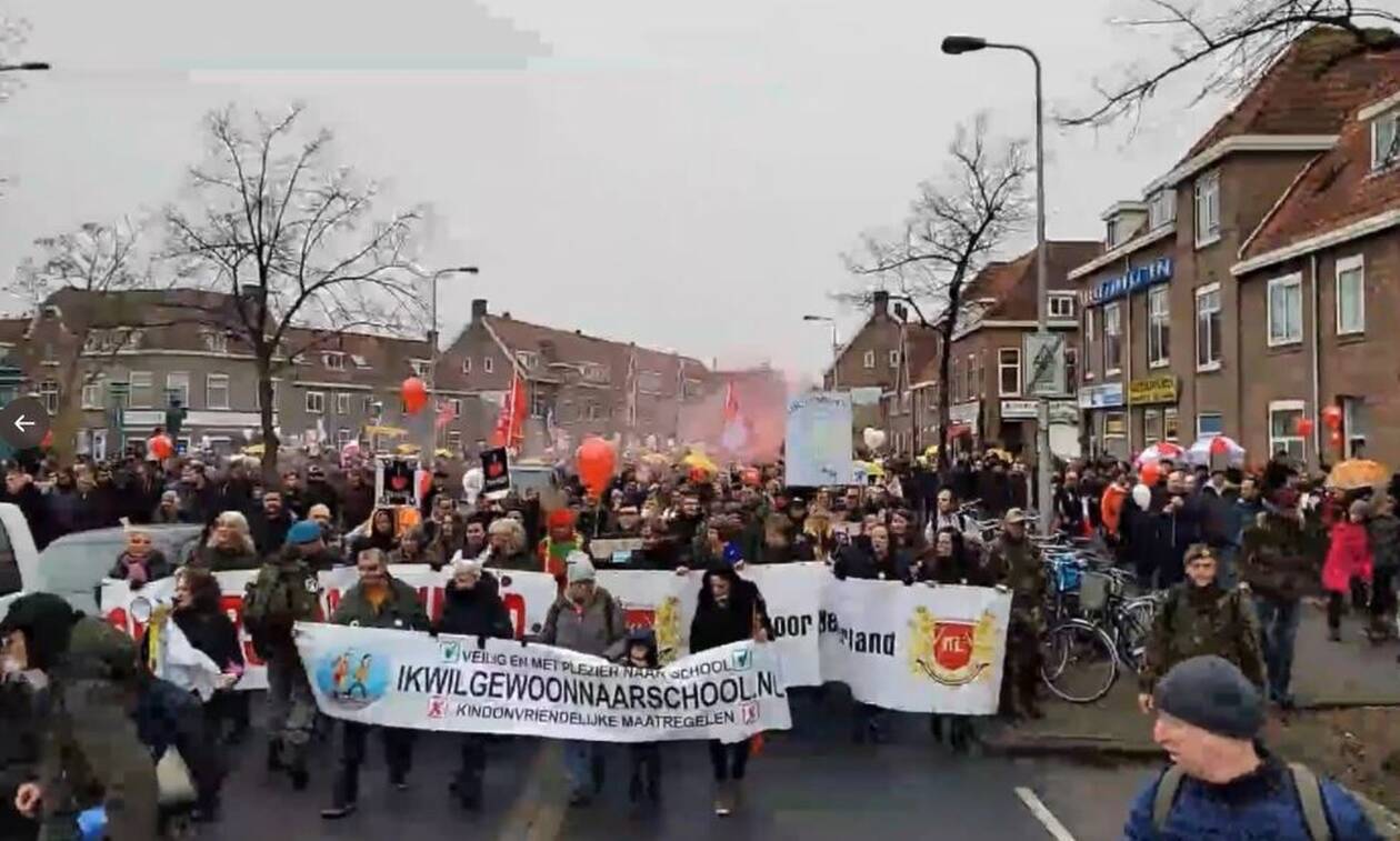 Κορονοϊός - Ολλανδία: Μεγάλη διαδήλωση κατά του υποχρεωτικού εμβολιασμού - «Ιατρική ελευθερία τώρα!»
