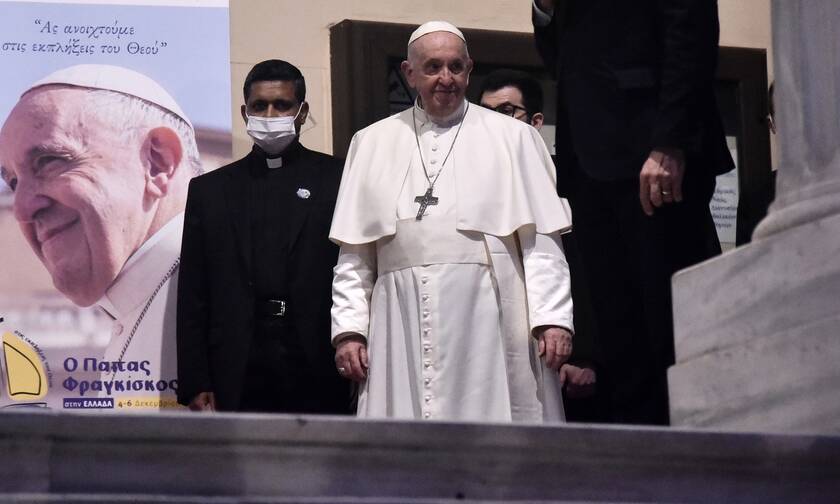 LIVE: Ο Πάπας Φραγκίσκος στον προσφυγικό καταυλισμό στη Μυτιλήνη