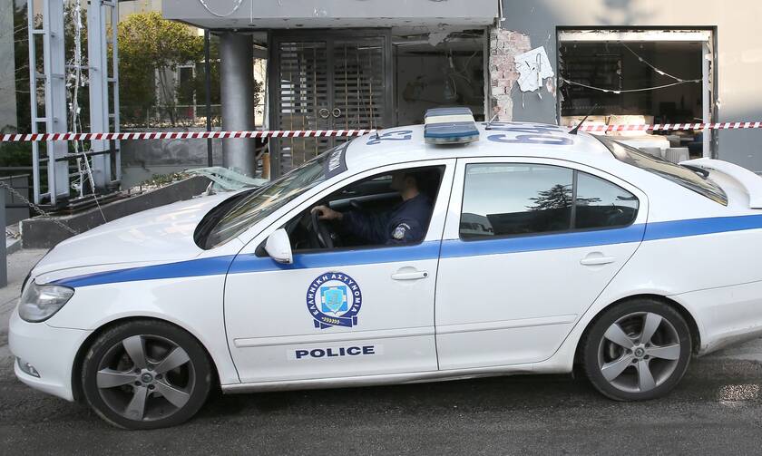 Χειροπέδες πέρασαν οι αστυνομικοί σε άνδρα που ξυλοκόπησε τη γυναίκα του στη Χαλκίδα 