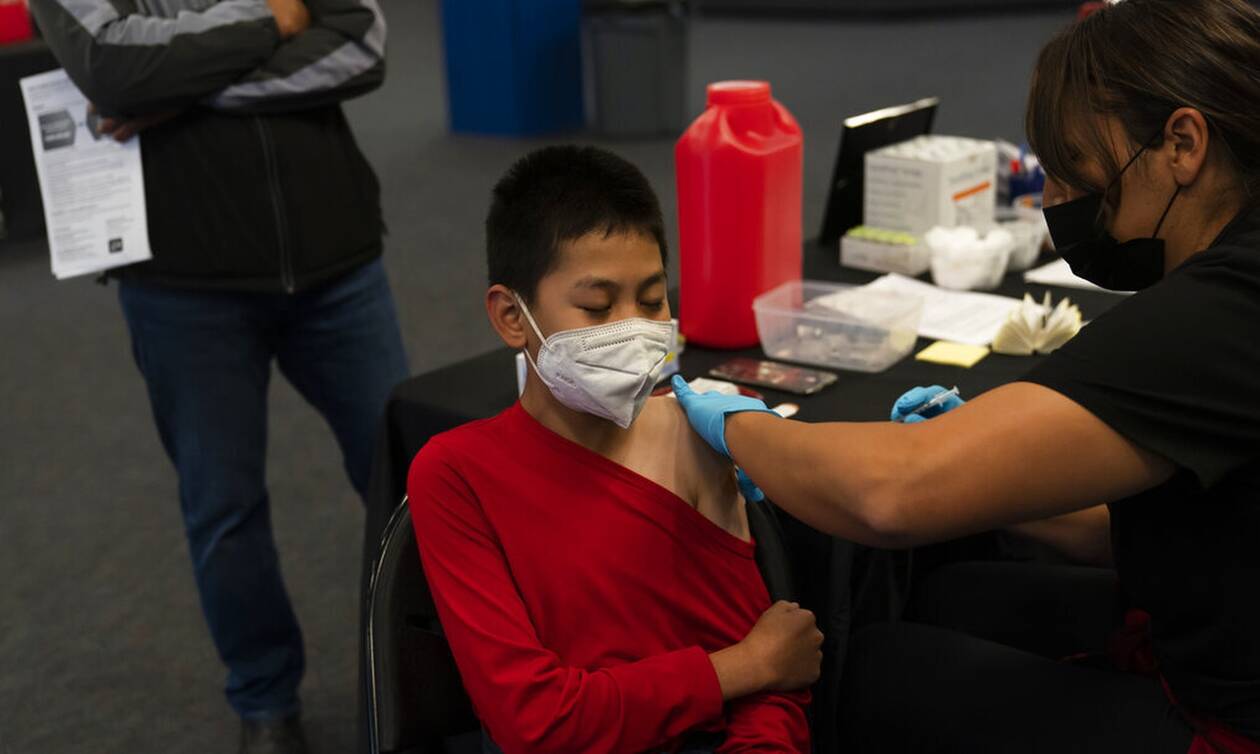 Θεμιστοκλέους: Οι παιδίατροι θα μπορούν να εμβολιάζουν και συνοδούς – Για ποιους συζητείται 4η δόση