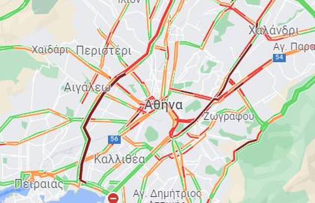 Ιδιαίτερα αυξημένη κίνηση στους δρόμους της Αθήνας 