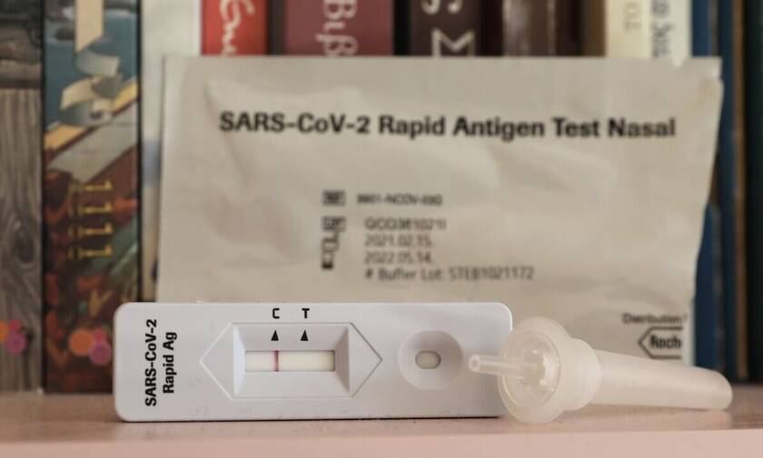Δωρεάν διάθεση self test: Μέχρι πότε μπορούν να τα προμηθεύονται εμβολιασμένοι και μη