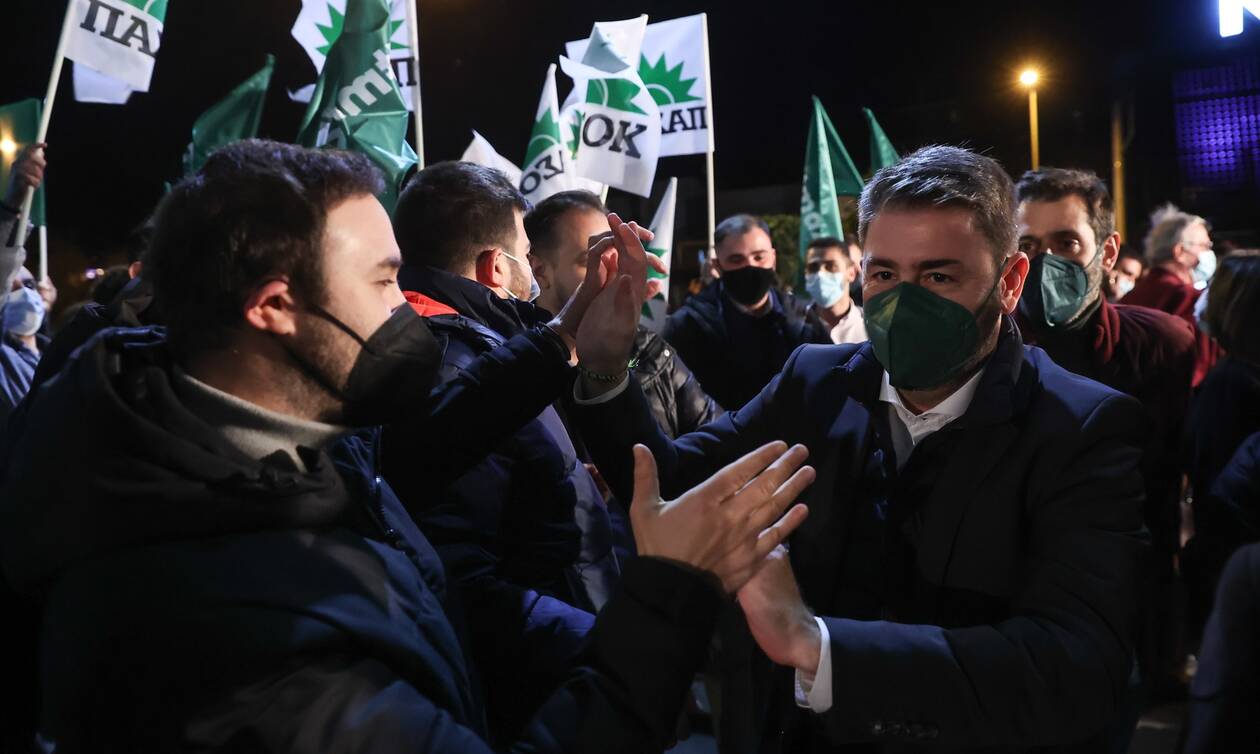 Νίκος Ανδρουλάκης: Αυτός είναι ο νέος πρόεδρος του ΚΙΝΑΛ – «Καθαρή» εντολή με θρίαμβο στις εκλογές