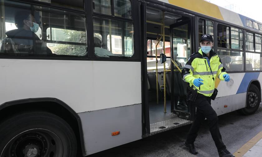 Στιγμές τρόμου για 18χρονους στο Μενίδι: Ανήλικοι τους επιτέθηκαν με μαχαίρι μέσα σε λεωφορείο