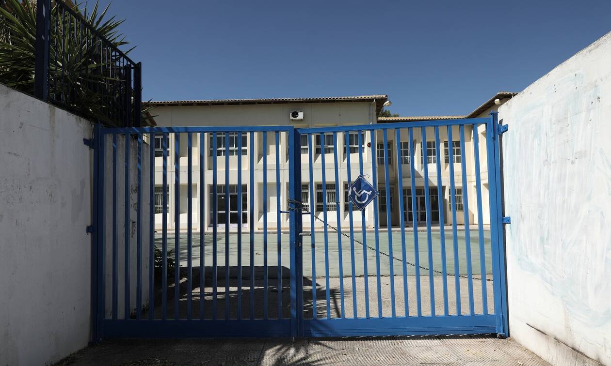 Καπραβέλος: Δεν υπάρχει κανένας γονιός που να θέλει ανοιχτά σχολεία και κλειστά νοσοκομεία