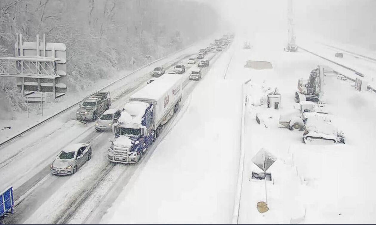 Χάος στις ΗΠΑ: Οδηγοί στη Βιρτζίνια εγκλωβίστηκαν στα οχήματά τους επί 20 ώρες λόγω χιονοθύελλας