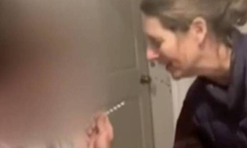 Συνελήφθη καθηγήτρια που εμβολίασε μαθητή της στις ΗΠΑ