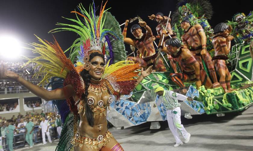 Χρώματα και μουσικές σε παλιότερες παρελάσεις στο Ρίο ντε Τζανέιρο
