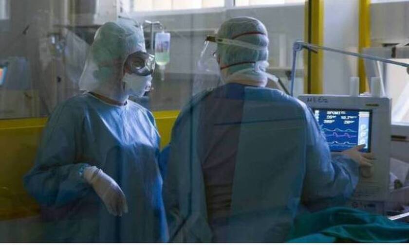 Ασφυξία στα νοσοκομεία της Αττικής προκαλεί η Όμικρον