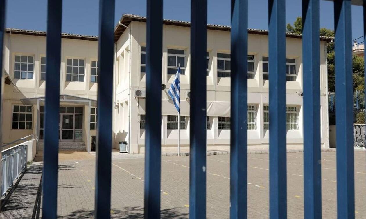 Καλομενίδης στο Newsbomb.gr: «Ανοίγουμε ανοχύρωτοι τα σχολεία, τα χειρότερα έρχονται»