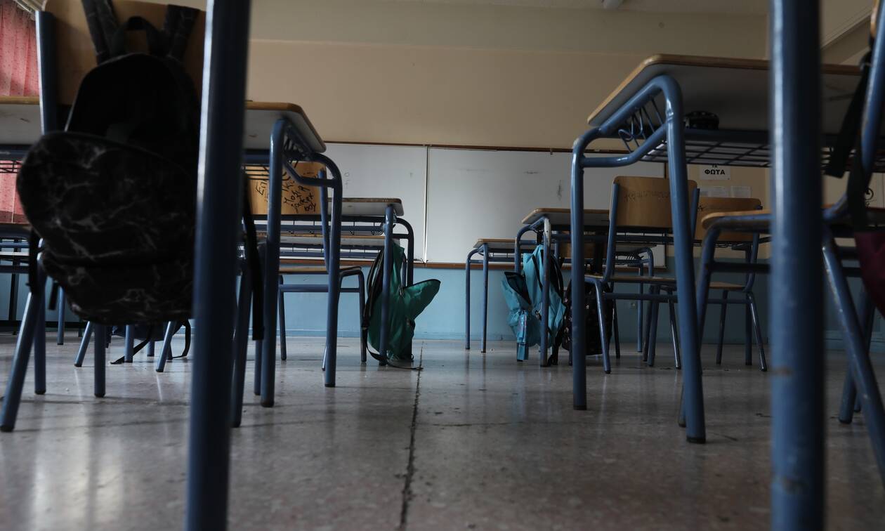 Άνοιγμα σχολείων: Το πολιτικό στοίχημα για την κυβέρνηση και η στάση αναμονής της αντιπολίτευσης