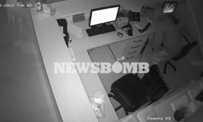 Αποκλειστικο Newsbomb.gr: Καρέ - καρέ η διάρρηξη σε διαγνωστικό κέντρο στην Κυψέλη(videos)