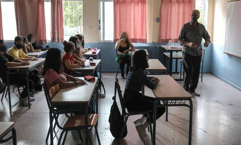 Κορονοϊός: Οδηγίες ΕΟΔΥ για σχολεία, κρούσματα και στενές επαφές