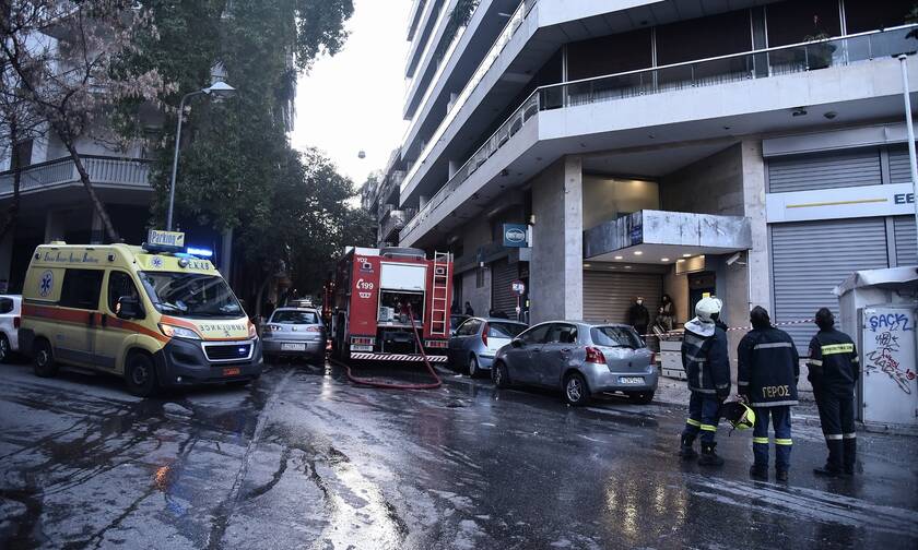 Φωτιά στο κέντρο της Αθήνας: Νεκρός ο άνδρας που ανασύρθηκε χωρίς τις αισθήσεις του
