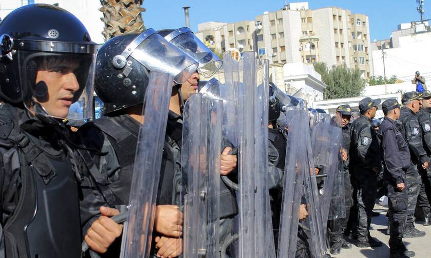 Τυνησία: Οι δυνάμεις ασφαλείας διέλυσαν μεγάλη διαδήλωση κατά του προέδρου Σάγιεντ στην Τύνιδα