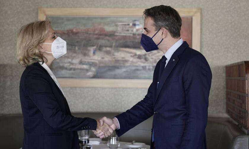 PM Mitsotakis meets French presidential elections candidate Valerie Pecresse