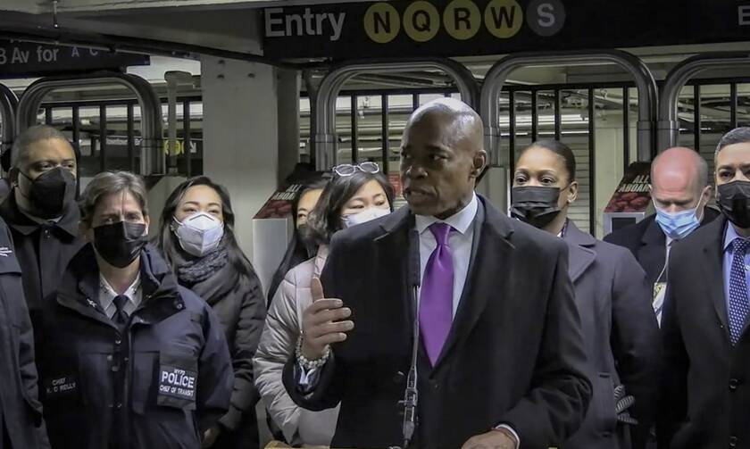 Τρομακτική επίθεση στο μετρό της Νέας Υόρκης