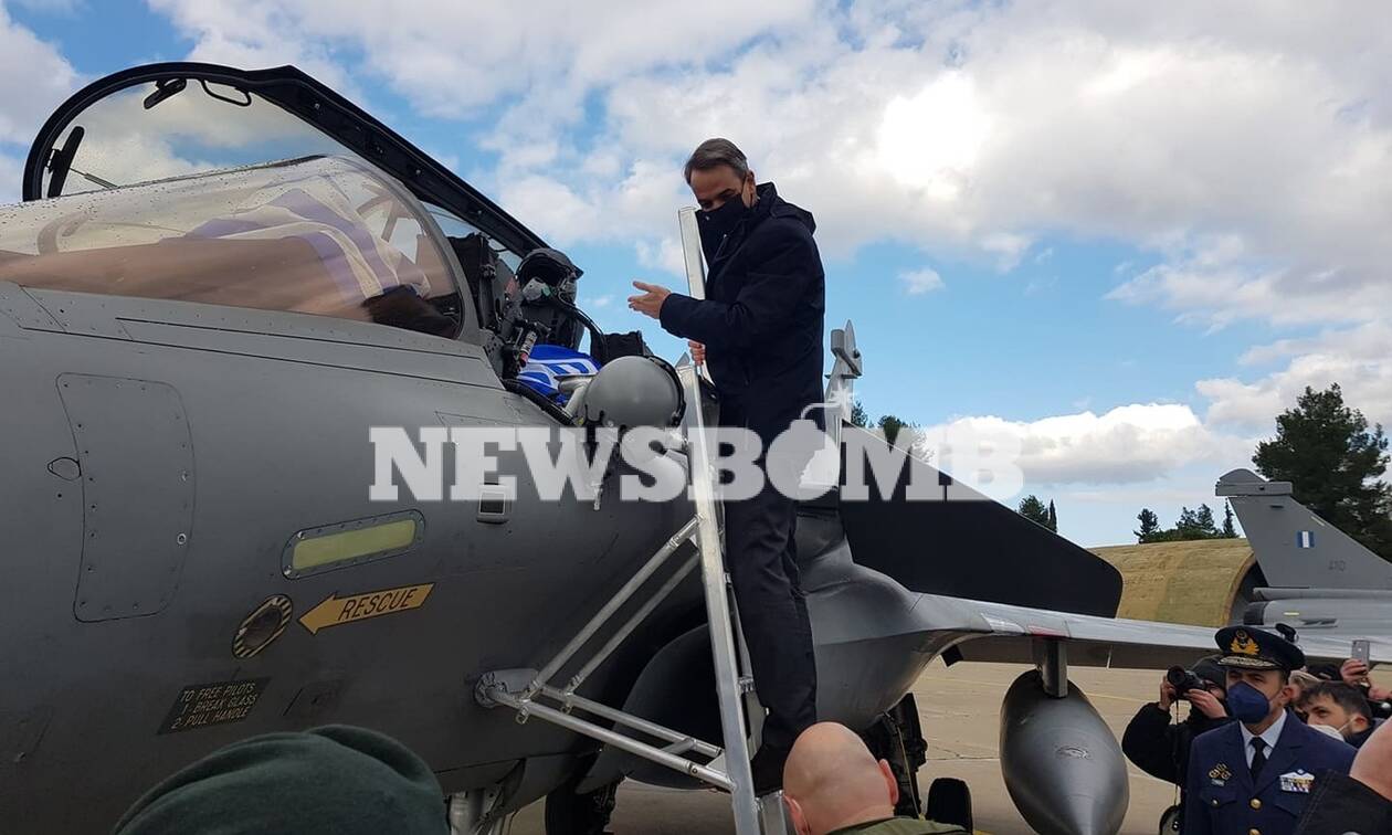 Rafale: Ο Κυριάκος Μητσοτάκης στο μαχητικό αεροσκάφος – Εικόνες από την Τανάγρα