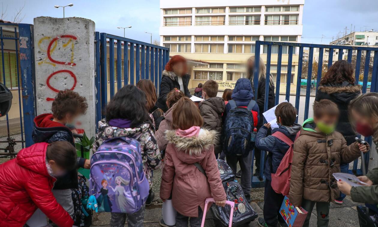 Υπ. Παιδείας στο Newsbomb.gr για κλειστά σχολεία στις Σπέτσες: Αυθαίρετη απόφαση, δεν δικαιολογείται