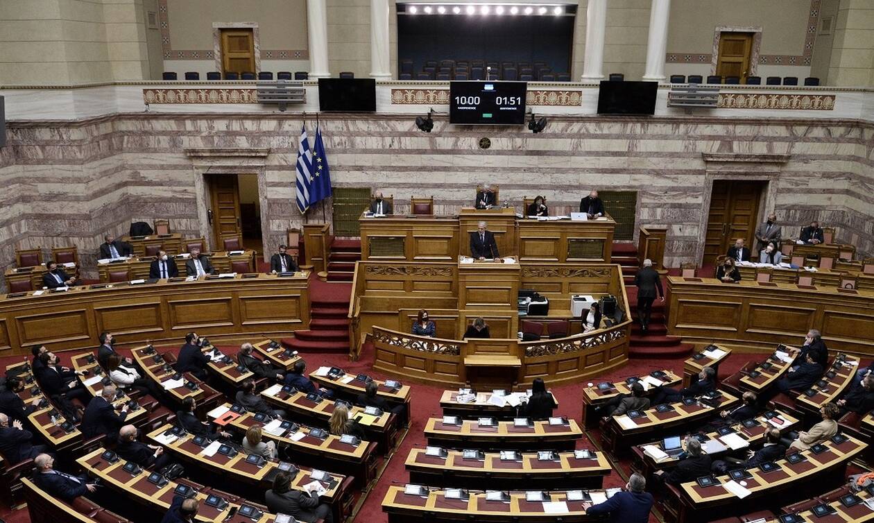 Βουλή: Οι βαριές κουβέντες Μητσοτάκη - Τσίπρα εκτός προγράμματος και τα ραντάρ του Στυλιανίδη