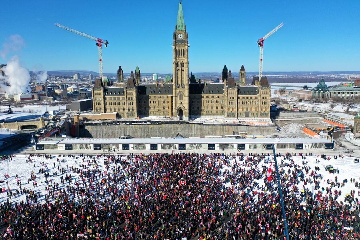 Καναδάς: Πάνω από 50.000 διαδηλωτές στην Οτάβα - Ελεύθεροι σκοπευτές περιμετρικά του κοινοβουλίου