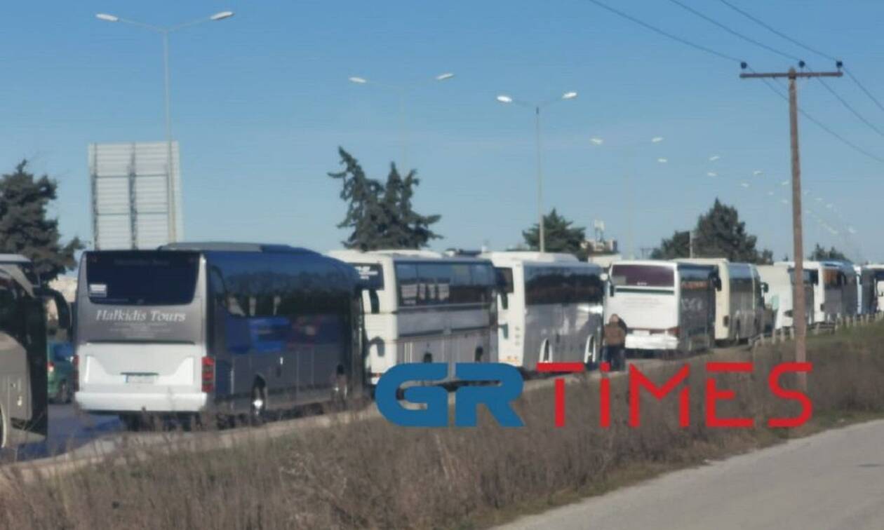 Θεσσαλονίκη: Διαμαρτυρία με κομβόι από δεκάδες τουριστικά λεωφορεία