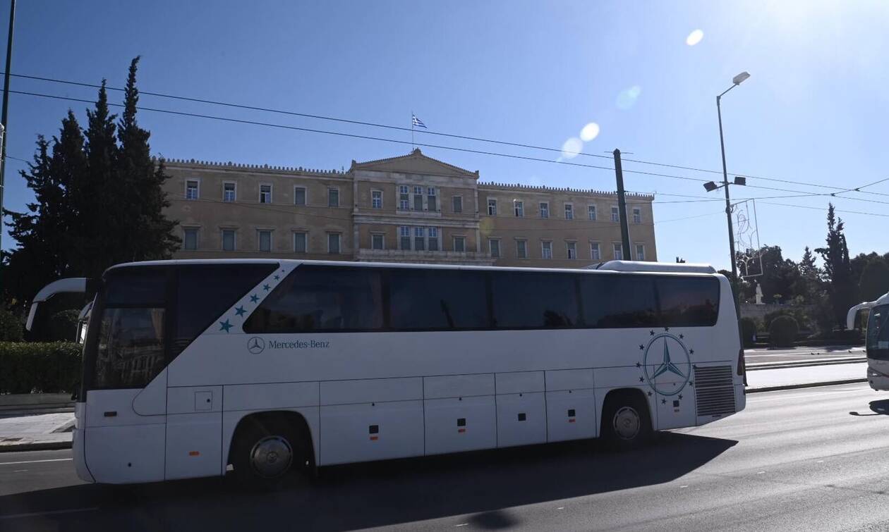 Διαμαρτυρία με κομβόι από δεκάδες τουριστικά λεωφορεία σε Αθήνα και Θεσσαλονίκη