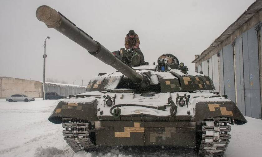 «Τύμπανα πολέμου» στην Ουκρανία - Η Ρωσία μεταφέρει τανκς και στρατό στη Μαύρη Θάλασσα