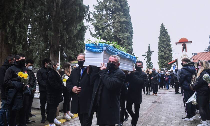 Δολοφονία Άλκη στη Θεσσαλονίκη: Ράγισαν καρδιές στην κηδεία - «Αφήστε με να πάω μαζί του»