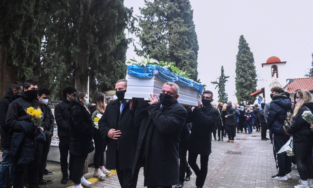 Δολοφονία Άλκη στη Θεσσαλονίκη: Ράγισαν καρδιές στην κηδεία - «Αφήστε με να πάω μαζί του»