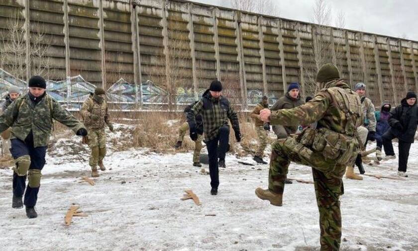 «Παιχνίδια πολέμου» στην Ουκρανία καθώς αυξάνεται ο κίνδυνος της σύγκρουσης