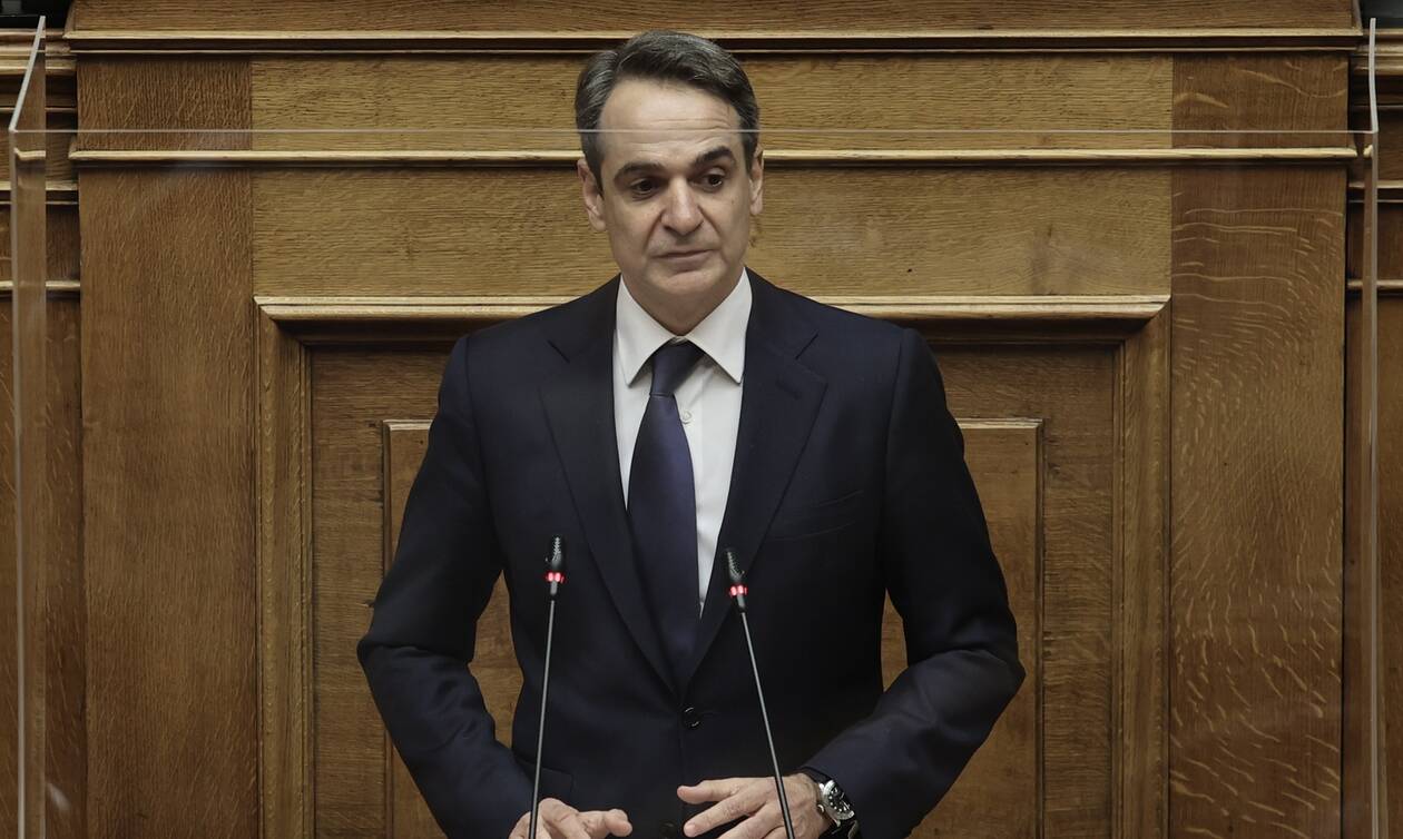 PM Mitsotakis visits Greek 'unicorn' Viva Wallet, congratulates staff on JPMorgan investment