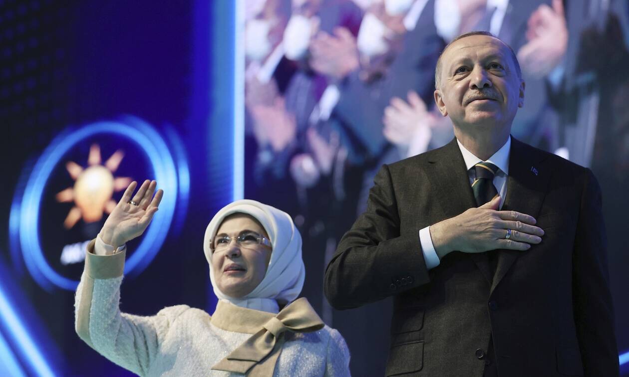 Τουρκία: Θετικοί στον κορονοϊό ο Ρετζέπ Ταγίπ Ερντογάν και η σύζυγός του Εμινέ