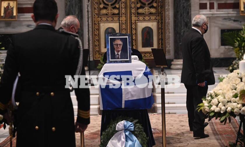 Κηδεία Χρήστου Σαρτζετάκη: Με την ελληνική σημαία η σορός στη Μητρόπολη