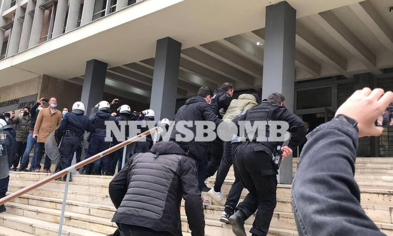 Θεσσαλονίκη – Δολοφονία Άλκη: Ένταση και προπηλακισμοί στα δικαστήρια - «Να σαπίσετε στη φυλακή»