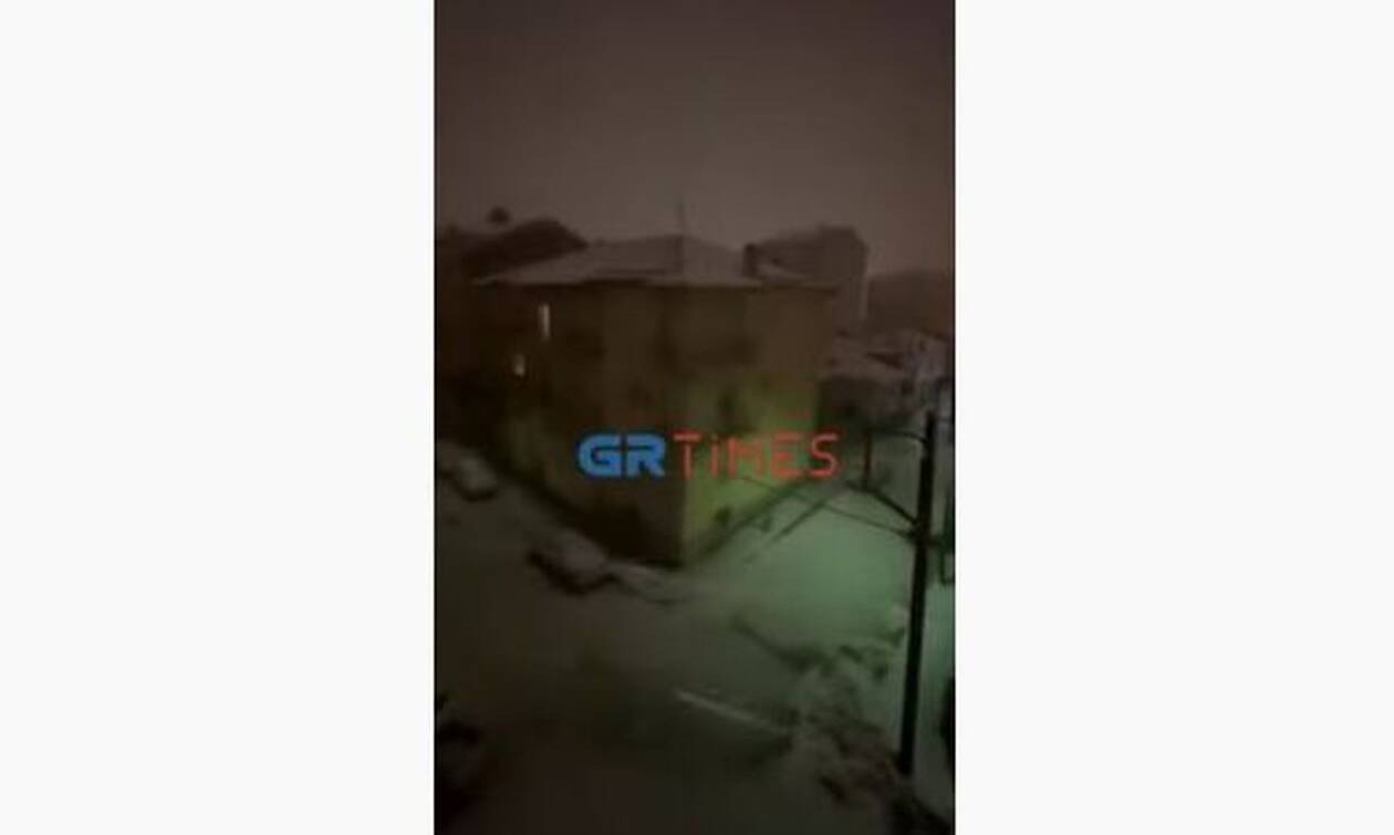 Φλώρινα: Πυκνή χιονόπτωση στο κέντρο της πόλης - Κλειστά σχολεία στη δυτική Μακεδονία (vid)