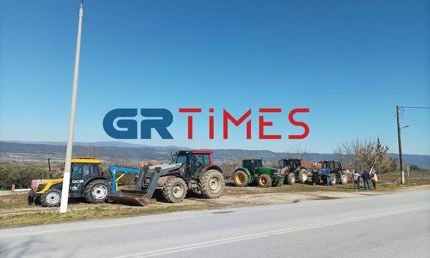 Θεσσαλονίκη: «Μπλόκο» από τους αγρότες στον Στίβο - Τρακτέρ και στην πλατεία του Λαγκαδά