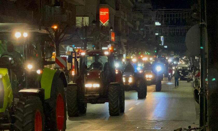 Αγρότες: Στο κέντρο της Λάρισας το κομβόι των τρακτέρ