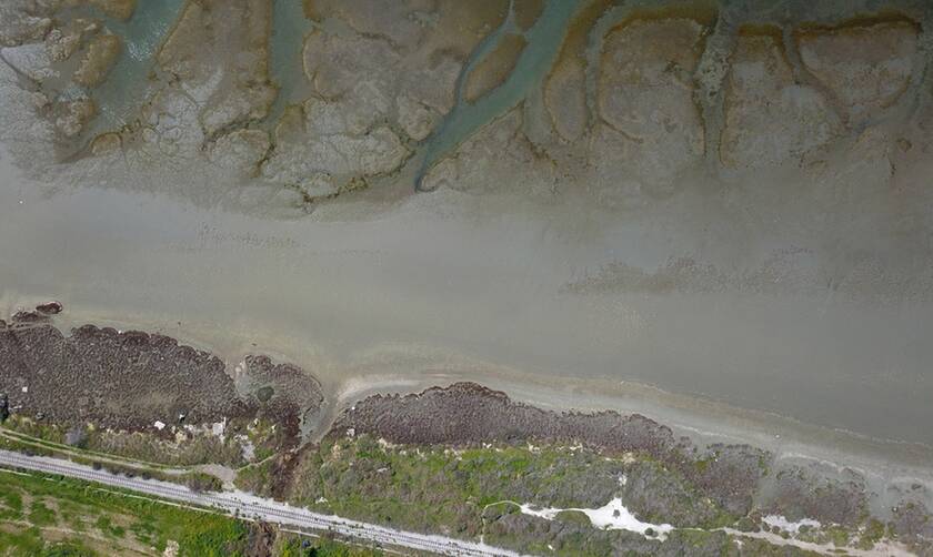 Ναύπλιο: Η άμπωτη «εξαφάνισε» τη θάλασσα στην Νέα Κίο