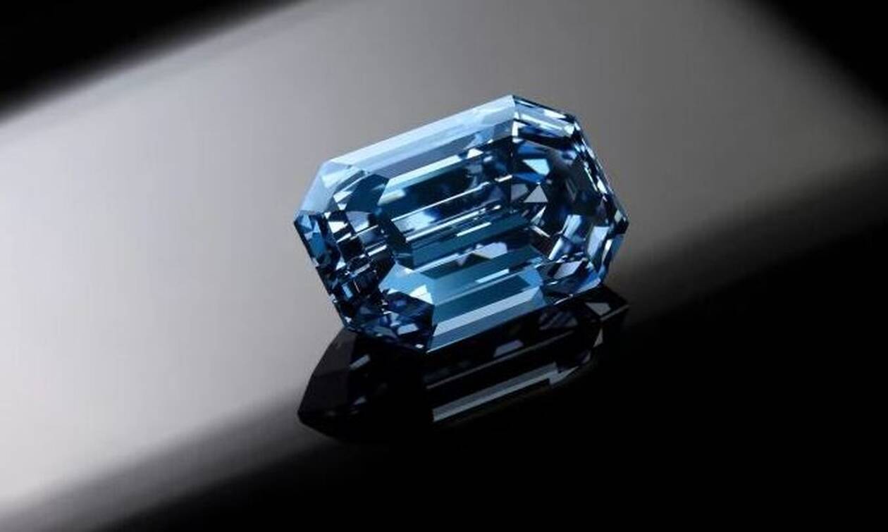 Sotheby's: Το μεγαλύτερο και πολυτιμότερο μπλε διαμάντι βγαίνει στο σφυρί