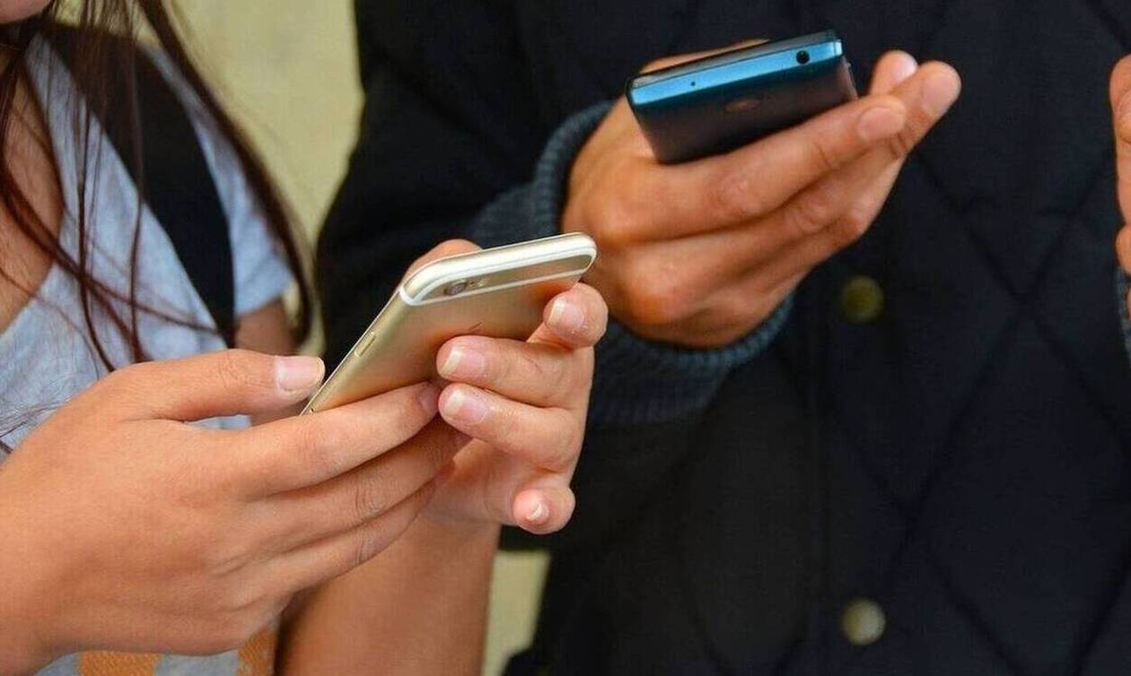 Πάνω από 500.000 νέες και νέοι έχουν λάβει απαλλαγή από τα τέλη κινητής και καρτοκινητής τηλεφωνίας
