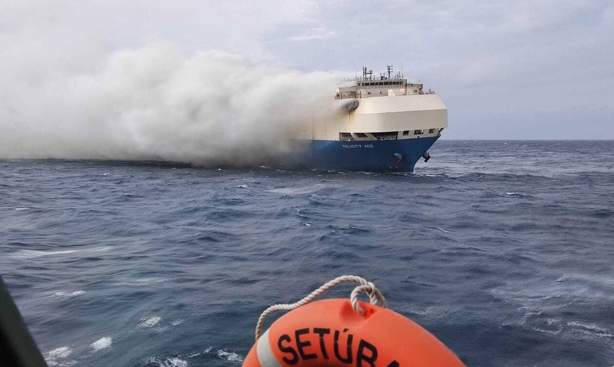 Μυστήριο με το φλεγόμενο πλοίο στις Αζόρες: Το πολυτελές φορτίο και η ζημιά των 400 εκατ. δολαρίων
