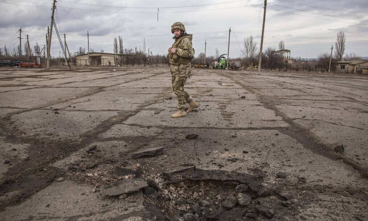 Ουκρανία: Στρατιώτης σκοτώθηκε σε βομβαρδισμό σύμφωνα με τις ουκρανικές ένοπλες δυνάμεις
