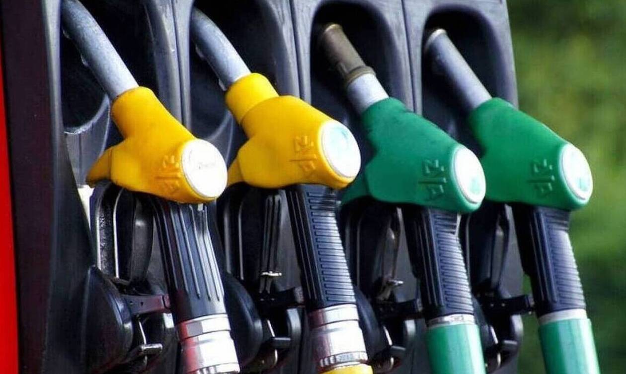 Στα 2 ευρώ το λίτρο οδηγεί την τιμή της αμόλυβδης βενζίνης η ουκρανική κρίση – «Φωτιά» στα πρατήρια