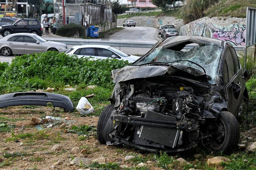 Τραγωδία στη Θεσσαλονίκη: Νεκρός νεαρός σε τροχαίο - Έπεσε με το αυτοκίνητό του σε τοιχίο