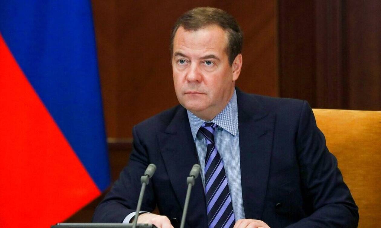 Ο Μεντβέντεφ ειρωνεύεται τις κυρώσεις - «Θα έχουμε την ευκαιρία να επαναφέρουμε τη θανατική ποινή»
