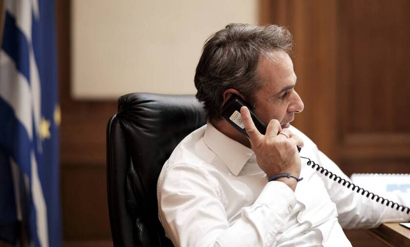Greek PM Mitsotakis speaks by phone with Ukrainian President Zelensky