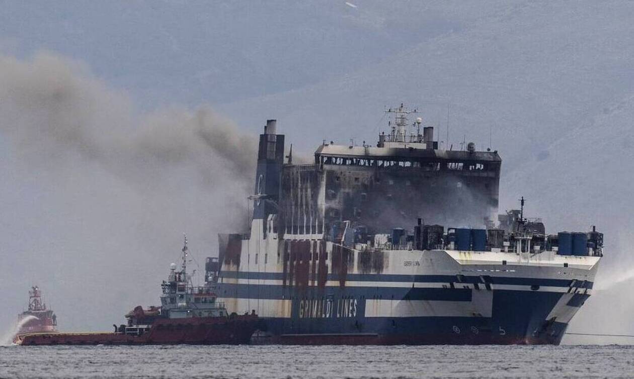Euroferry Olympia: Νέος συναγερμός στο πλοίο - Αναζωπυρώθηκε η φωτιά