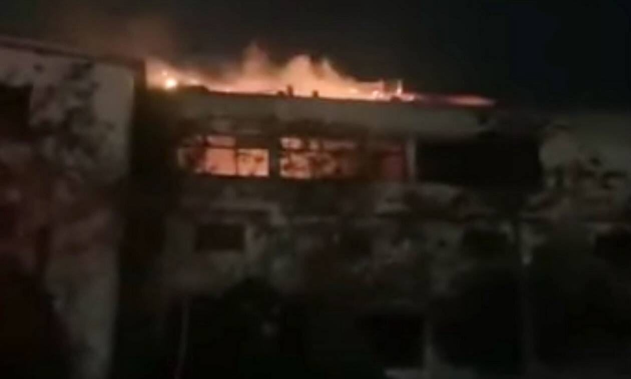 Θεσσαλονίκη: Υπό πλήρη έλεγχο η φωτιά σε εγκαταλελειμμένο καπνομάγαζο