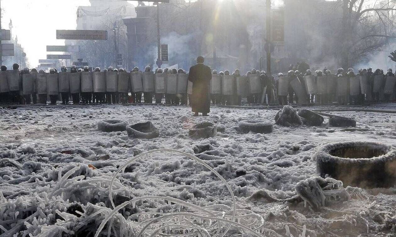 Πόλεμος στην Ουκρανία: Εικόνες Αποκάλυψης στο Χάρκοβο - Συνεχείς βομβαρδισμοί σε Κίεβο, Μαριούπολη